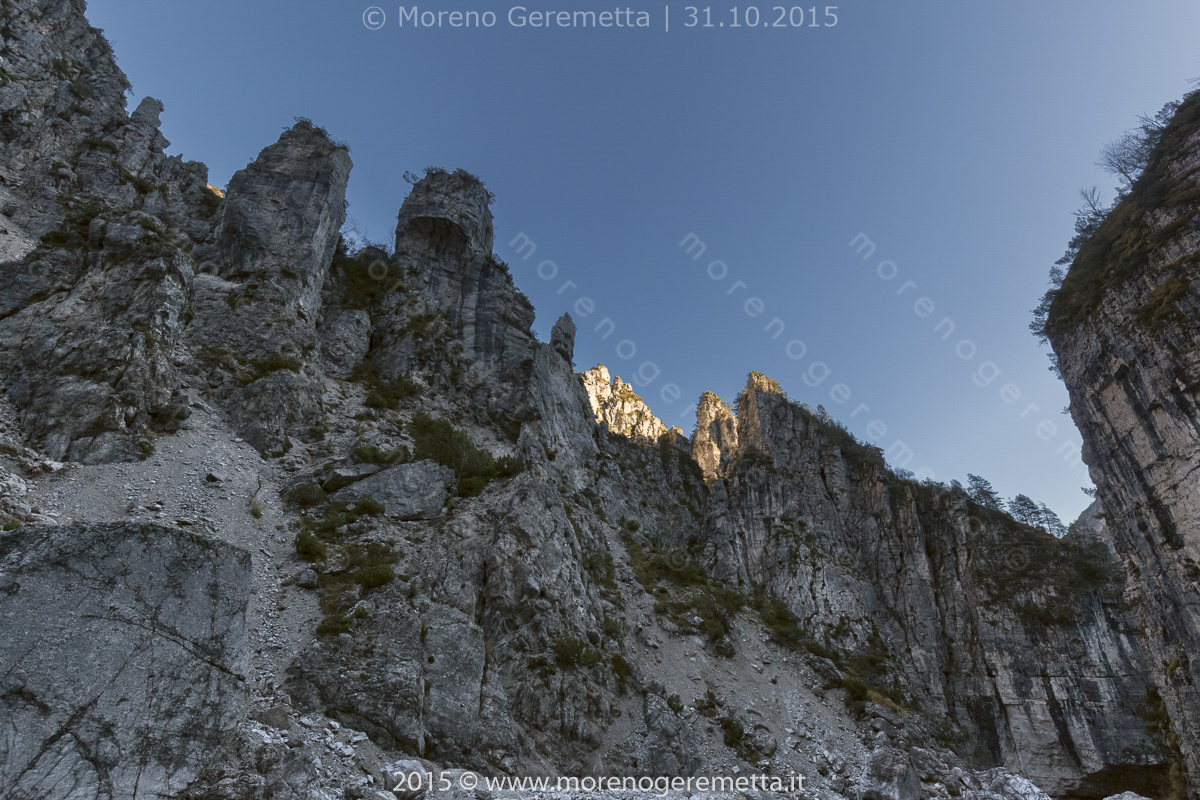 Incredibili formazioni di roccia in val Pegolèra - Monti del Sole