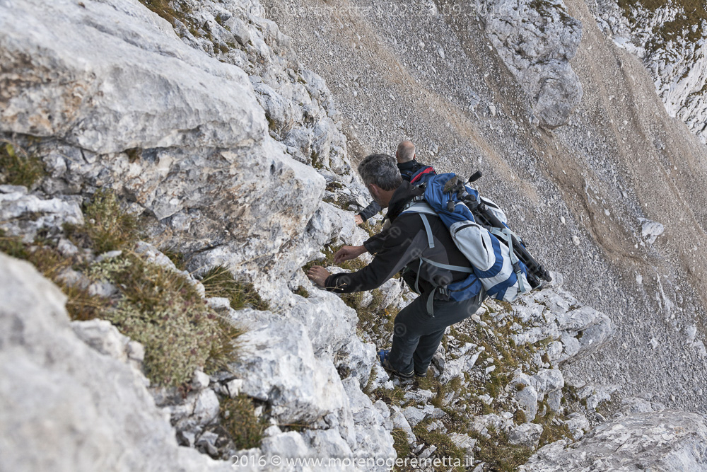 Breve parete di roccia sulla via verso la Croda Alta di Somprade | Marmarole