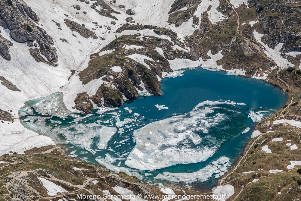 Vista dall'alto sul lago del Coldai - Civetta - Dolomiti